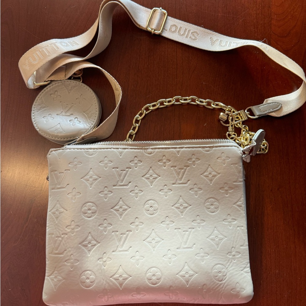 Louis Vuitton bag.  Not authentic, please read description